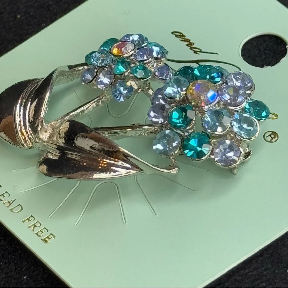 Boutique Silver Tone Blue Teal Rhinestone Floral Flower Brooch Pin NWT